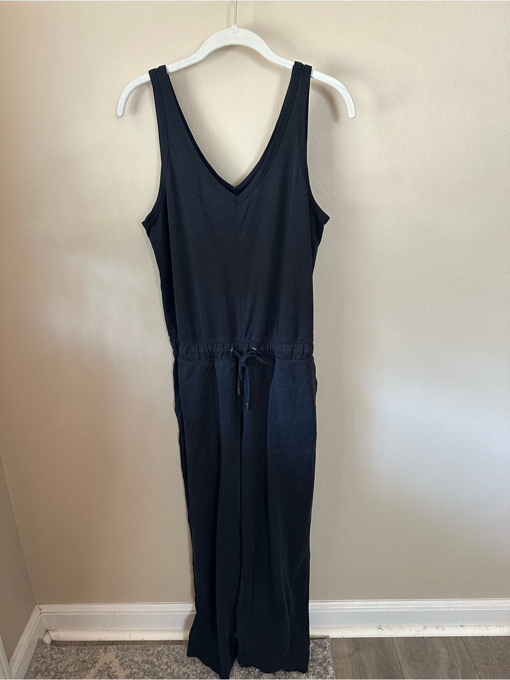 Lou & Grey V-neck Sleeveless Jumpsuit